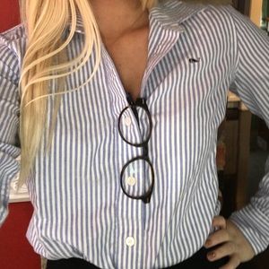 Blue and white striped vineyard vines button up!